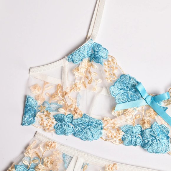 Sensual Floral Laced Bralette - 3 Piece Set (XS) (0-2) - Picture 8 of 9